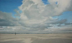 (124) wolken, strand en paaltje