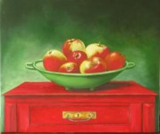 realistisch stilleven: schaal met appels op rood kastje realistisch stilleven: schaal met appels op rood kastje