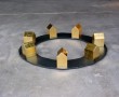 cirkel met 7 gouden huizen Kunstwerk cirkel met 7 gouden huizen