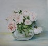 realistisch stilleven: Glazen vaas met witte pioenrozen  Kunstwerk realistisch stilleven: Glazen vaas met witte pioenrozen