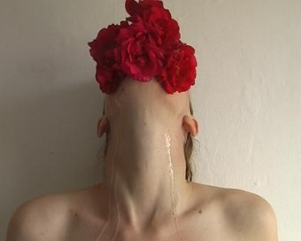 still: Roses in mouth, untitled vervolg still: Roses in mouth, untitled vervolg