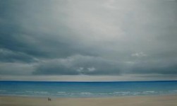 (146)Kay en Dick op strand van Vauville (146)Kay en Dick op strand van Vauville