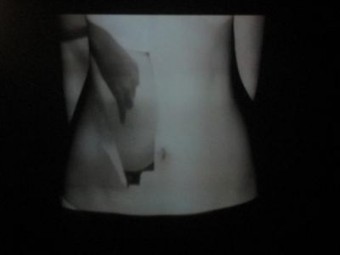 (still uit video-installatie) (still uit video-installatie)