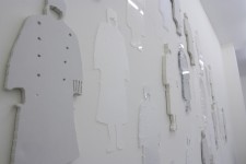 Wachten, 2012,acrylaat, elk 50cm hoog Wachten, 2012,acrylaat, elk 50cm hoog