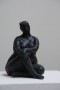 Kunstwerk zittend vrouw figuur