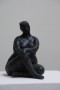 zittend vrouw figuur Kunstwerk zittend vrouw figuur