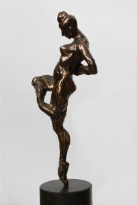 Alexandra Konstantinovna, Inzicht, 2015,  brons, b17 x d19 x h40 cm Alexandra Konstantinovna, Inzicht, 2015,  brons, b17 x d19 x h40 cm