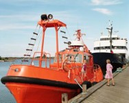 Het laatste jaar van een eiland (Spelende kinderen op boot)