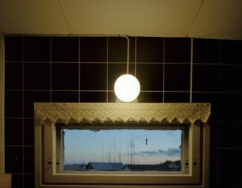 Het laatste jaar van een eiland (Badkamerraam) Het laatste jaar van een eiland (Badkamerraam)