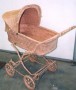 Voorzichtig (pleisterkinderwagen) Kunstwerk Voorzichtig (pleisterkinderwagen)