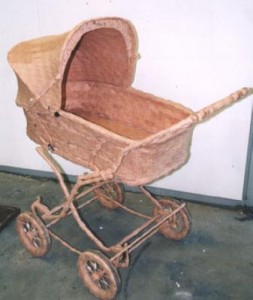 Voorzichtig (pleisterkinderwagen)