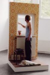 Tom shuts the window Tom shuts the window