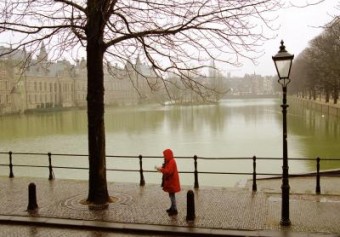 Het rode meisje hofvijver Den Haag