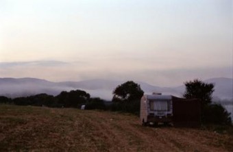 aluminium caravan aan meer