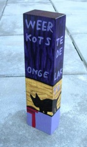 Alweer kotste de kat op de ongelakte tafel Alweer kotste de kat op de ongelakte tafel